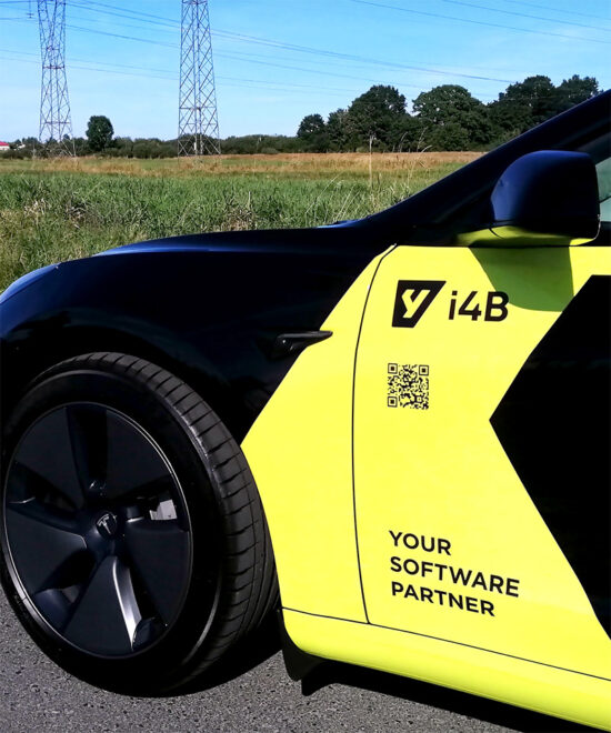 Branded car of i4b your software partner on a road